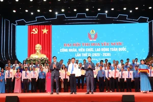 Đại diện EVNHCMC được vinh danh tại Đại hội Thi đua yêu nước 