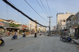 Nỗ lực thảm nhựa đường Nguyễn Thị Định trước Tết Nguyên đán 2026