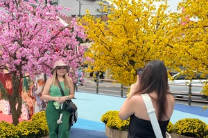 Quảng trường trước chợ Bến Thành mở cửa đón khách