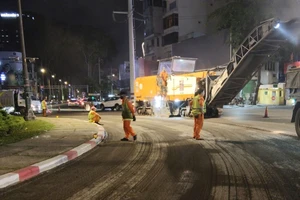 Hàng loạt tuyến đường ở TP.HCM thay áo mới đón Tết