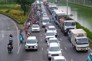 Phía Tây TP.HCM ùn ứ từ sáng tới trưa
