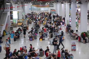 Bến xe Miền Đông mới nhộn nhịp đưa hành khách về quê ăn Tết