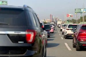 Cao tốc, cửa ngõ TP.HCM ùn ứ sau kỳ nghỉ Tết kéo dài