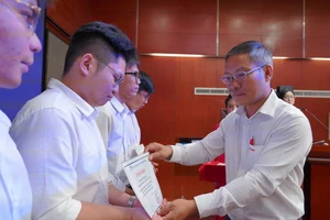 EVN trao 100 suất học bổng cho sinh viên xuất sắc Đại học Quốc gia TP.HCM