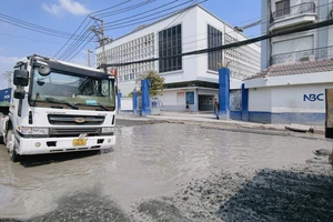 Đường Bến Nghé đầy rẫy ổ voi, phường Tân Thuận lên kế hoạch sửa chữa ngay