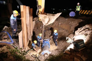 SAWACO đang khắc phục sự cố rò rỉ khu vực trụ phòng cháy chữa cháy