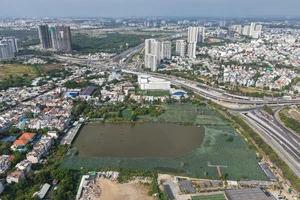 Yêu cầu sớm khắc phục vụ sụp lún mặt đường khi làm tuyến metro số 2