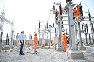 Ngành điện sát cánh cùng người lao động trên các công trường thi công xuyên dịp Lễ 30-4 