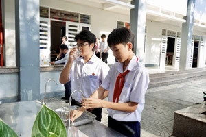 Công ty EPS đã trao tặng 'Nước sạch cho em”'