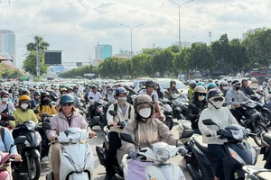 Vòng xoay Điện Biên Phủ - Nguyễn Bỉnh Khiêm ùn ứ nặng ngày đầu tuần