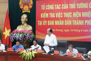 Phi lý: Cán bộ 'nhìn một cái', phải nộp 1,5 triệu đồng