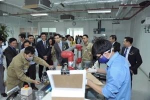 Việt Nam lần đầu tiên sản xuất thành công mực in tiền