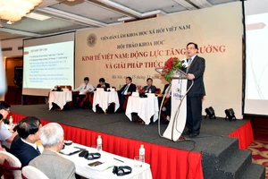 Vì sao có 5-7 thứ trưởng mà vẫn 'đầu tắt mặt tối'?