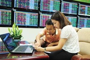 Ngày thứ 2 rực lửa, chứng khoán Việt 'mất' 15 tỷ đô 