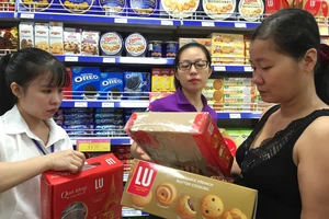 Bánh kẹo ngoại khuynh đảo mùa Tết nhờ đẳng cấp?