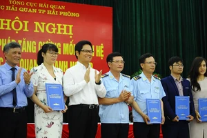 Cục Hải quan Hải Phòng cùng cộng đồng doanh nghiệp đã ký cam kết nhằm ngăn chặn tình trạng cán bộ hải quan sách nhiễu, tiêu cực- Ảnh: ĐH