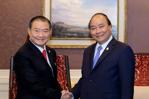 Thủ tướng Nguyễn Xuân Phúc và ông Charoen Sirivadhanabhakdi, Chủ tịch Tập đoàn ThaiBev. - Ảnh: VGP