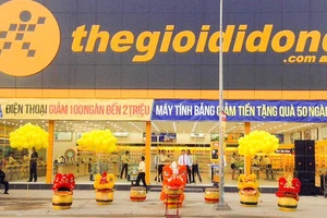 Ông chủ Thế Giới Di Động mất 100 tỉ giữa tâm bão lộ thông tin