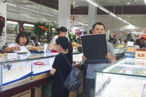 Giá vàng nữ trang, vàng nhẫn phần lớn đều bị đẩy giá tăng cao hơn vàng miếng SJC là điều bất thường- Ảnh: Thùy Linh