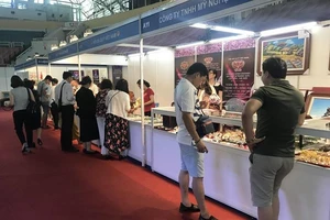 Đá quý phô diễn vẻ đẹp tại triển lãm diễn ra ở TP.HCM