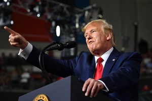 Ông Trump sẽ ép công ty Mỹ rời Trung Quốc bằng cách nào?