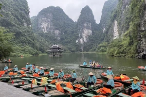 Cấp tốc bỏ quy định ‘không chia sẻ, đưa tin’ về tình hình dịch