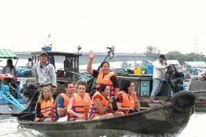 Để du lịch quốc tế Việt Nam không còn “đi trước, về sau”