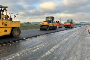 Thưởng, phạt song hành để thúc đẩy các dự án giao thông