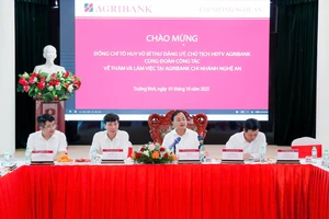 Chủ tịch HĐTV Agribank làm việc và chỉ đạo các chi nhánh ở Nghệ An khắc phục hậu quả bão số 10