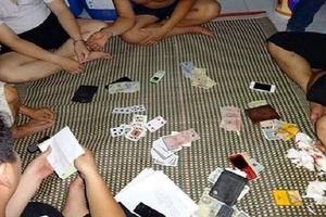 Tổ chức đánh bạc mà chỉ bị phạt 2 tháng 25 ngày tù