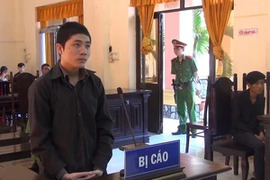 Lãnh 9 năm tù vì tìm thanh niên tóc vàng để trả thù