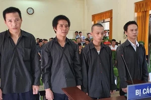 Đào tẩu khỏi trại tạm giam bằng một chiếc đinh vít