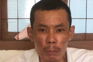 Mua 10.000 đồng xăng đòi chết chung với vợ