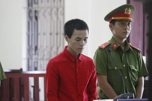 Trộm ô tô có 'bảo bối', thanh niên bỏ của chạy lấy người