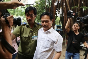 Cựu viện phó Nguyễn Hữu Linh xuất hiện tại tòa