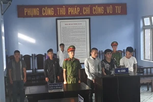 Vào tận UBND xã đuổi chém nhau gây náo loạn