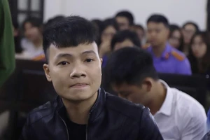 Khá ‘bảnh’ kiếm tiền từ lòng tham, bị đề nghị 10-11 năm tù