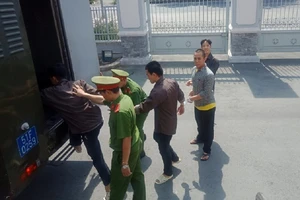 Tiếng nẹt pô và thanh xuân phải trả giá