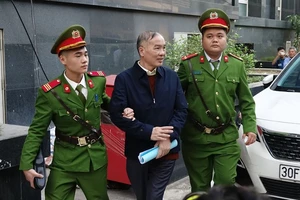 Ông Lê Nam Trà khai gì về 'thùng hoa quả' 2 triệu USD?