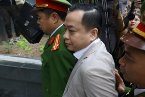 Vũ 'nhôm' cùng cựu chủ tịch TP Đà Nẵng đã tới tòa