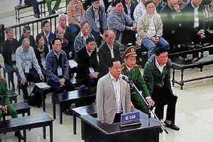 Vũ 'nhôm' trả lời rành rọt trước tòa về 3 bản án