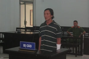 Mang mã tấu đuổi chém cháu ruột vì nghi trộm đồ