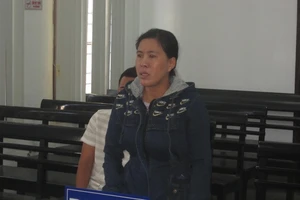 Thấy két sắt không khóa, nữ tạp vụ nổi lòng tham