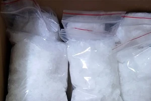 Bị bắt tại trận khi đang 'nhận hàng giúp'