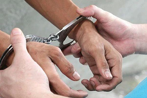 Bị truy tố vì lừa tiền 'chạy' tại ngoại cho người bị tạm giam