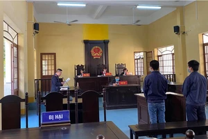 Mang súng điện đi cướp, bị bắt vì không biết bơi