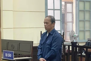 Người đàn ông trộm 44 nắp chắn rác cầu Thủ Thiêm 2 hầu tòa