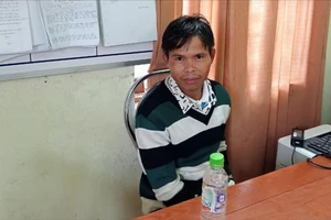 Ghen tuông, dùng búa sát hại vợ rồi cố thủ trong nhà