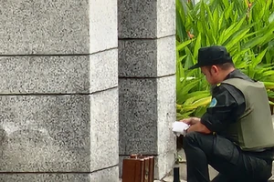 Chiếc vali lạ trước cổng trường học là của người đàn ông tâm thần