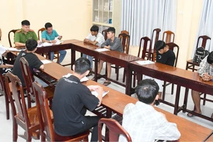 Nam sinh lớp 10 bị nhóm 12 người đánh bất tỉnh